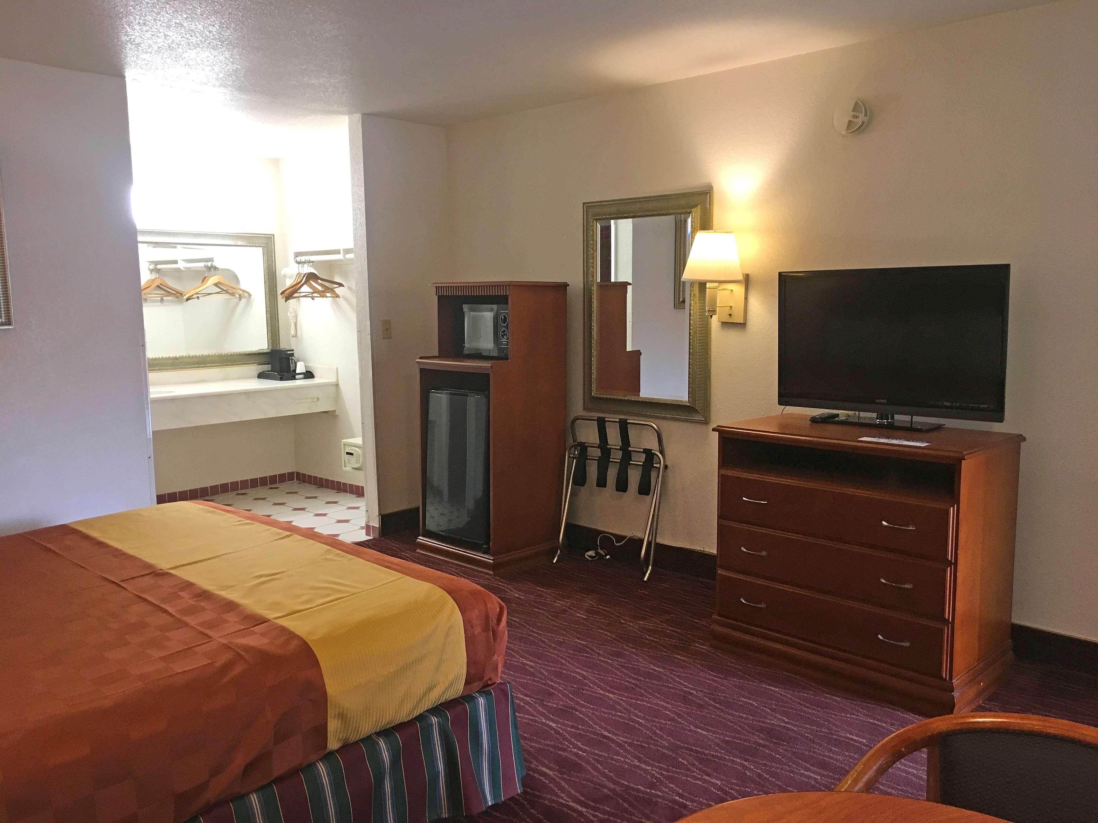 Ibis Styles Lisieux Normandie Dış mekan fotoğraf