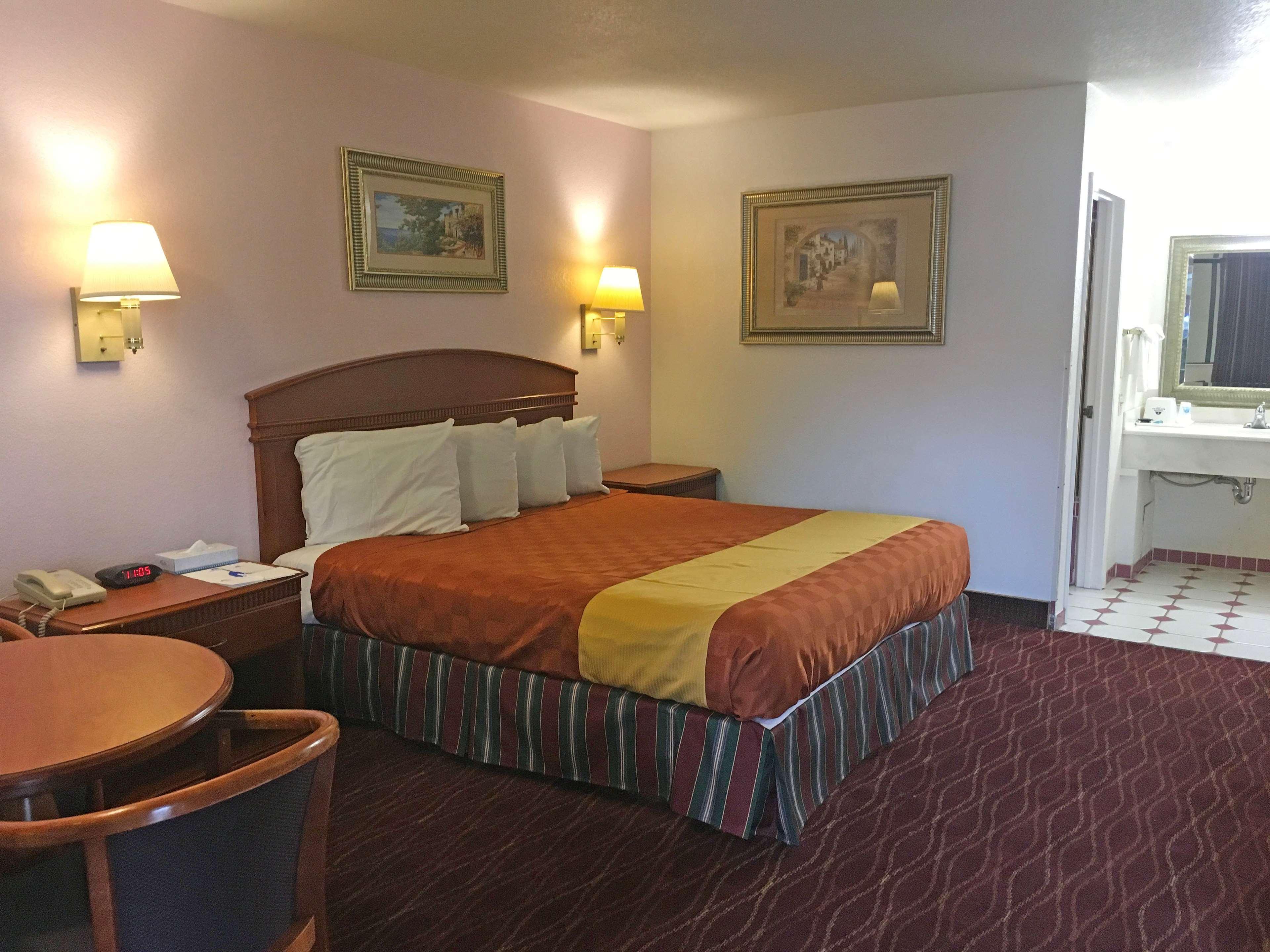 Ibis Styles Lisieux Normandie Dış mekan fotoğraf