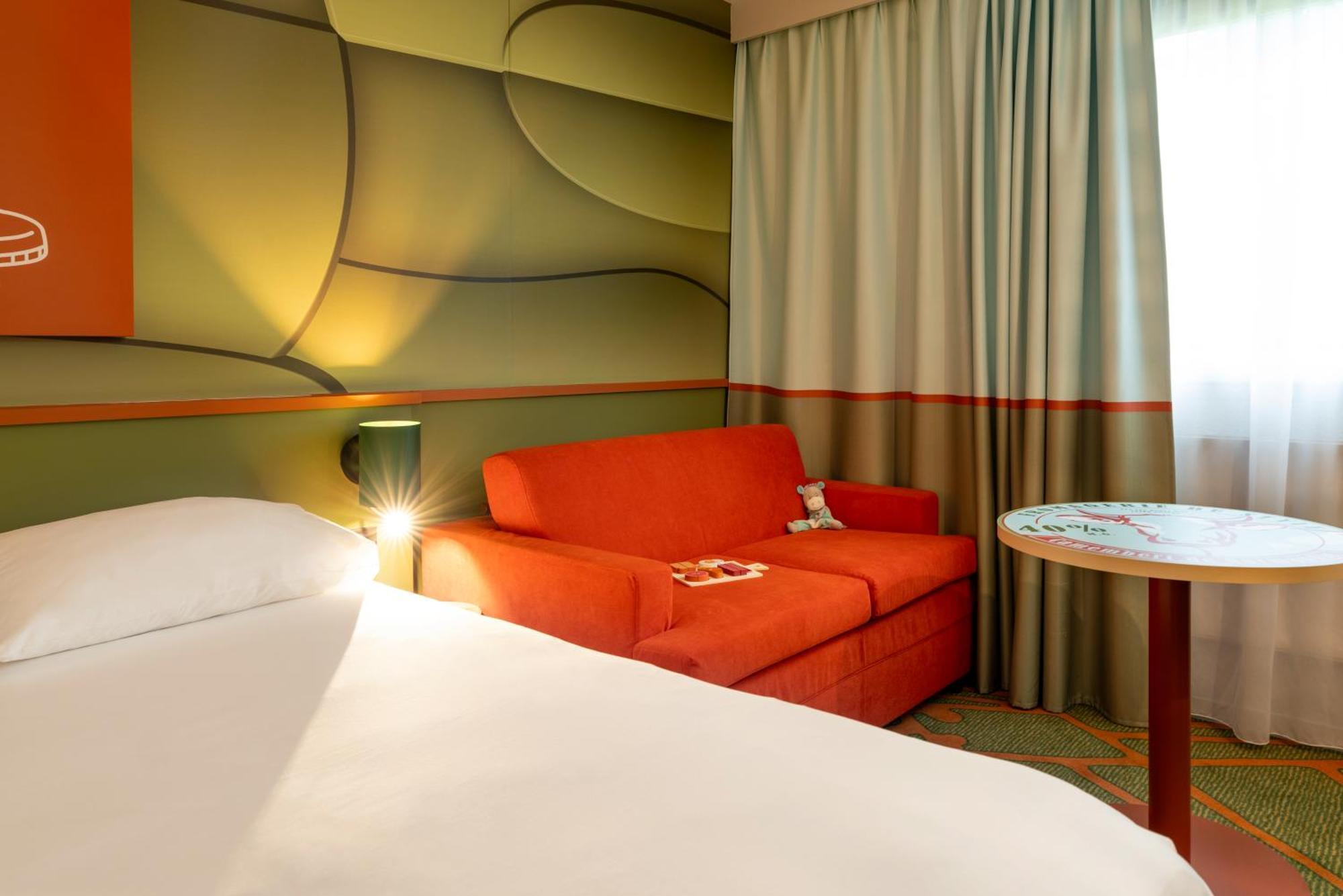 Ibis Styles Lisieux Normandie Dış mekan fotoğraf