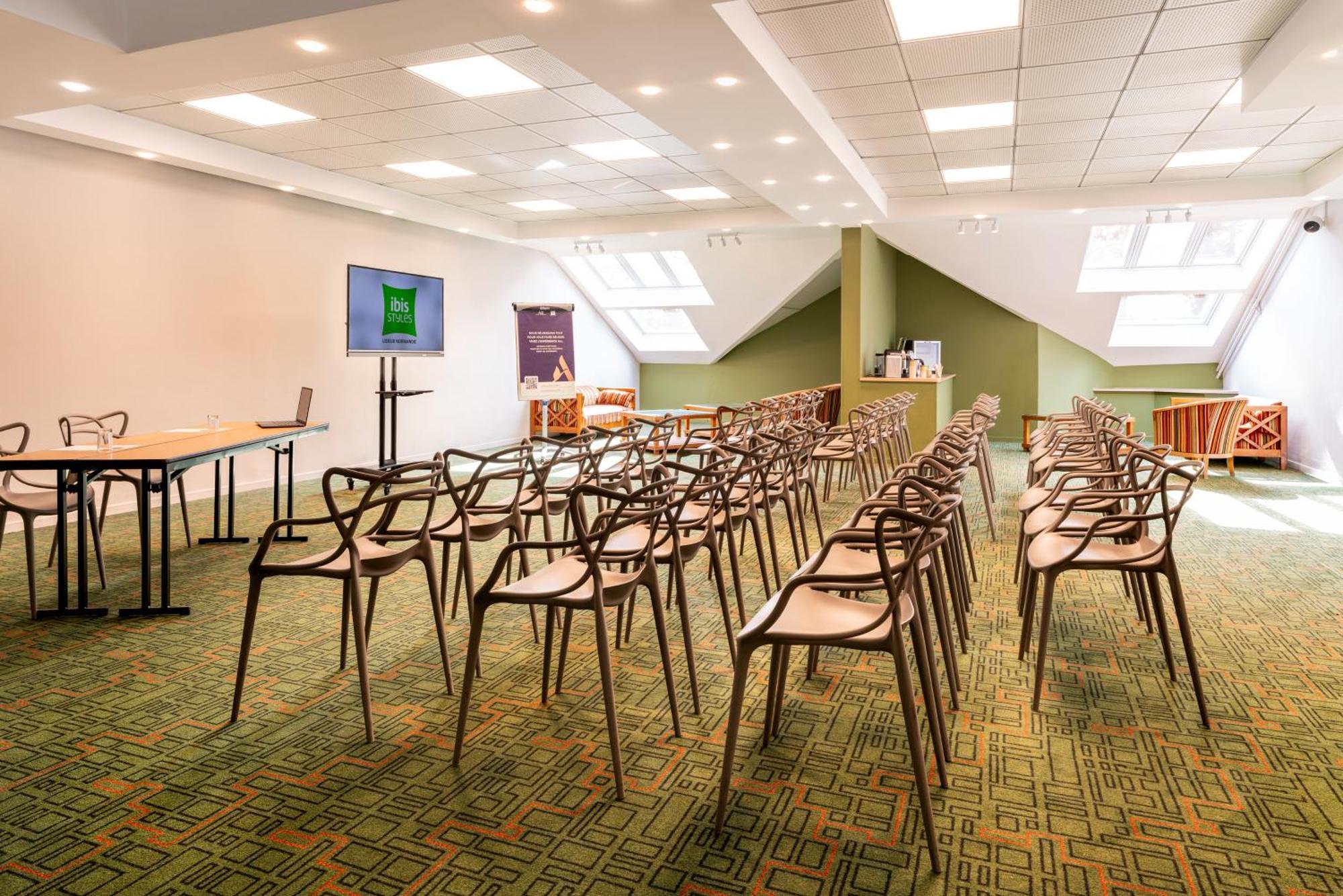 Ibis Styles Lisieux Normandie Dış mekan fotoğraf