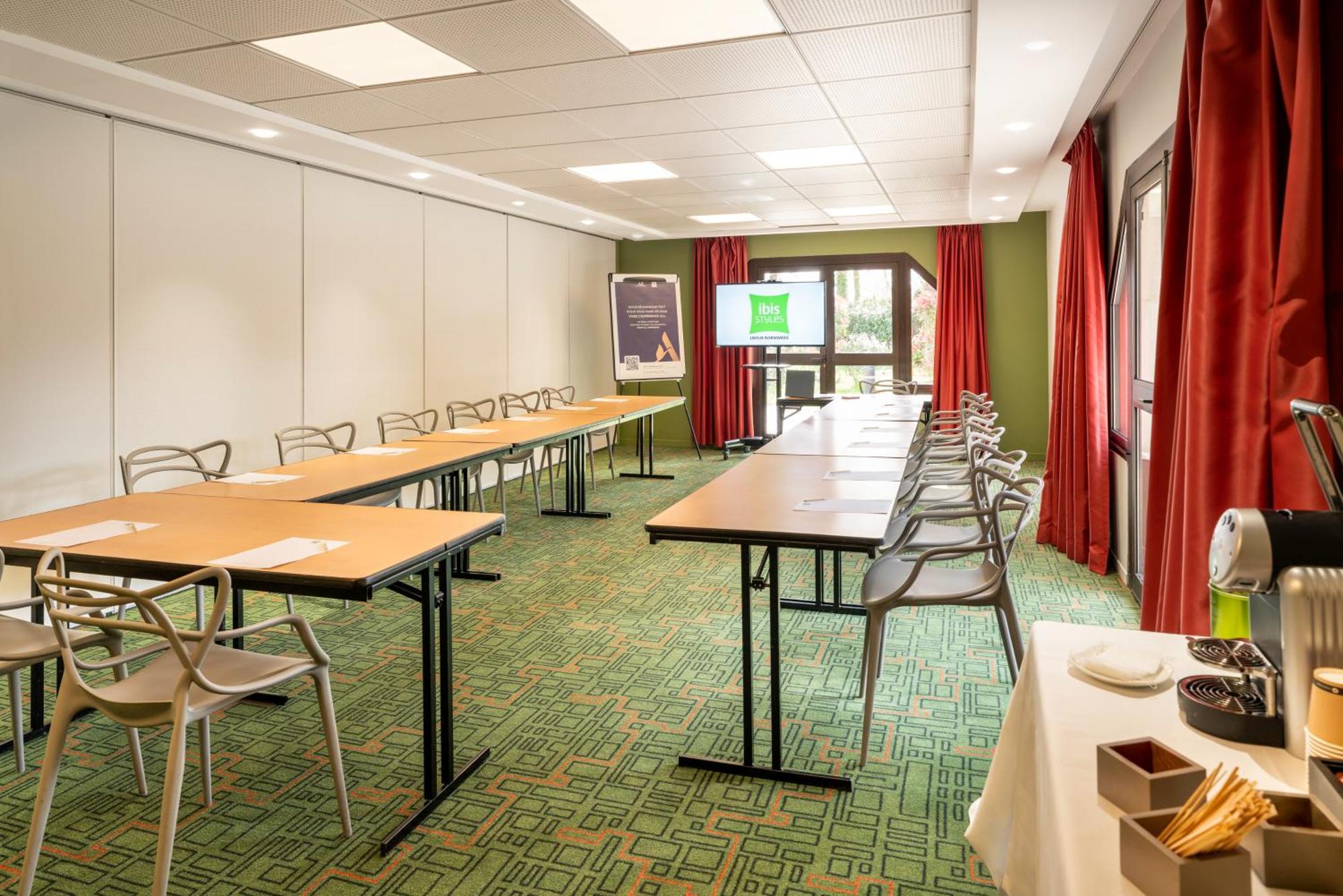 Ibis Styles Lisieux Normandie Dış mekan fotoğraf