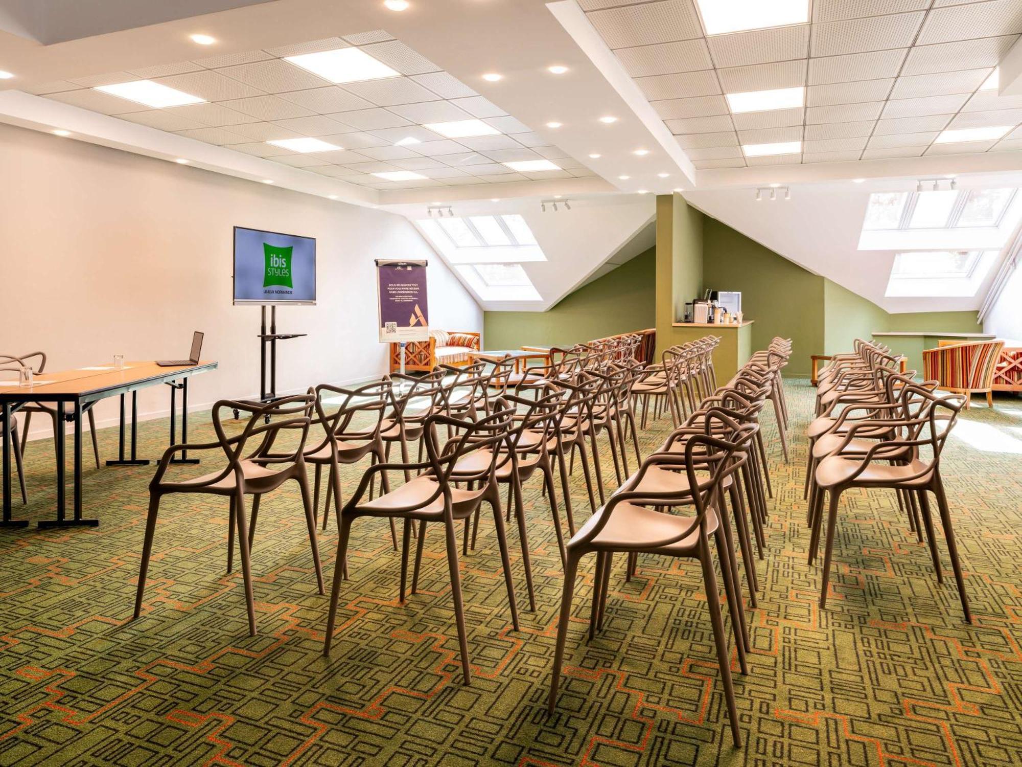 Ibis Styles Lisieux Normandie Dış mekan fotoğraf